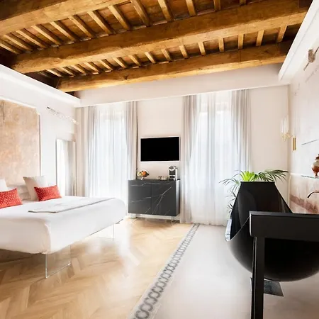 Poesis Experience 4*