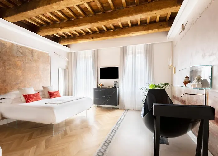 Poesis Experience 4*